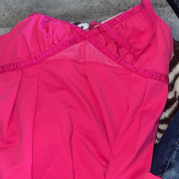 Lululemon Fuchsia V-Neck Yoga Top - Picture 4 of 4